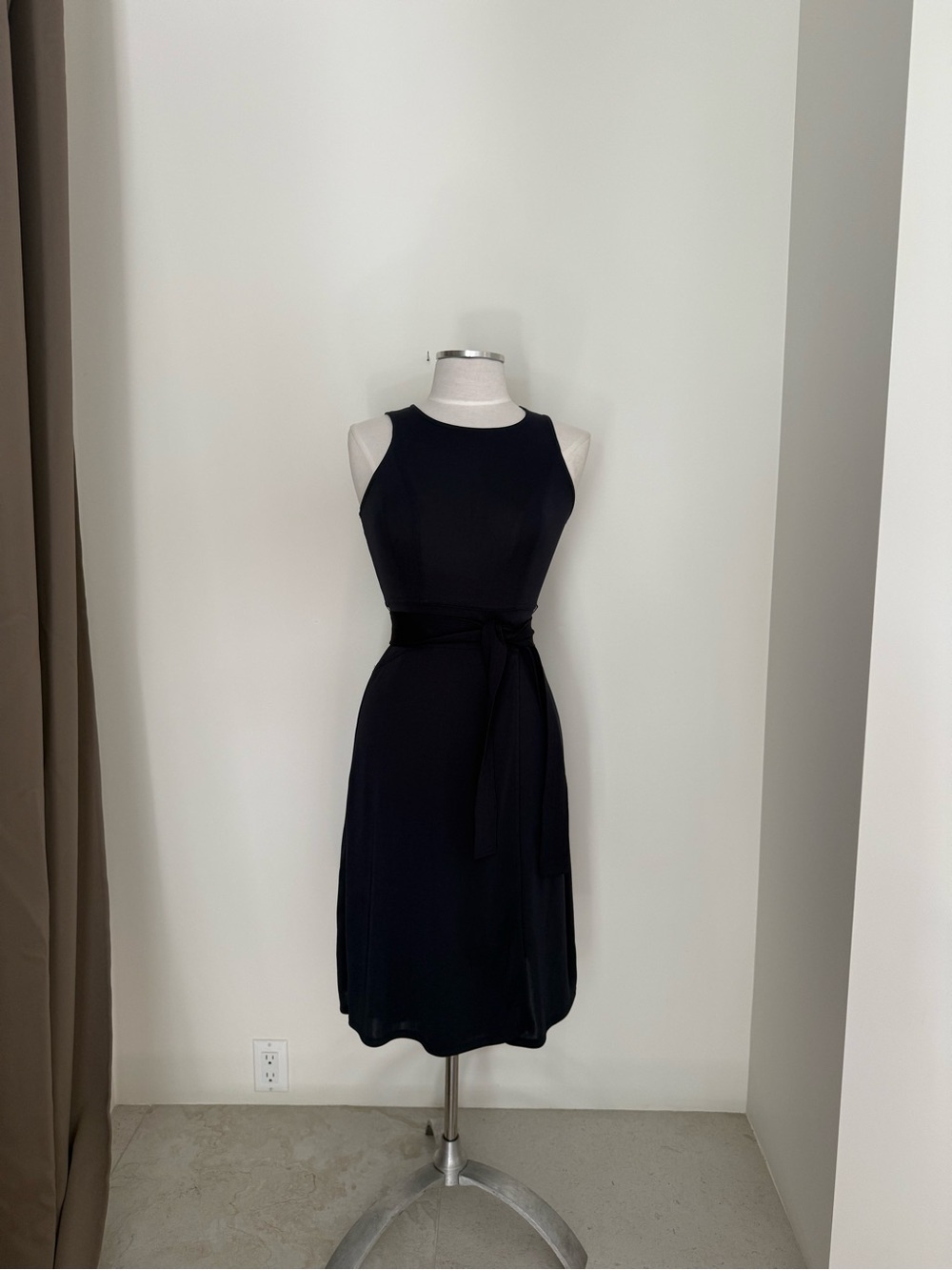 BCBGMaxAzria Sleeveless Black Midi Dress with Waist Sash